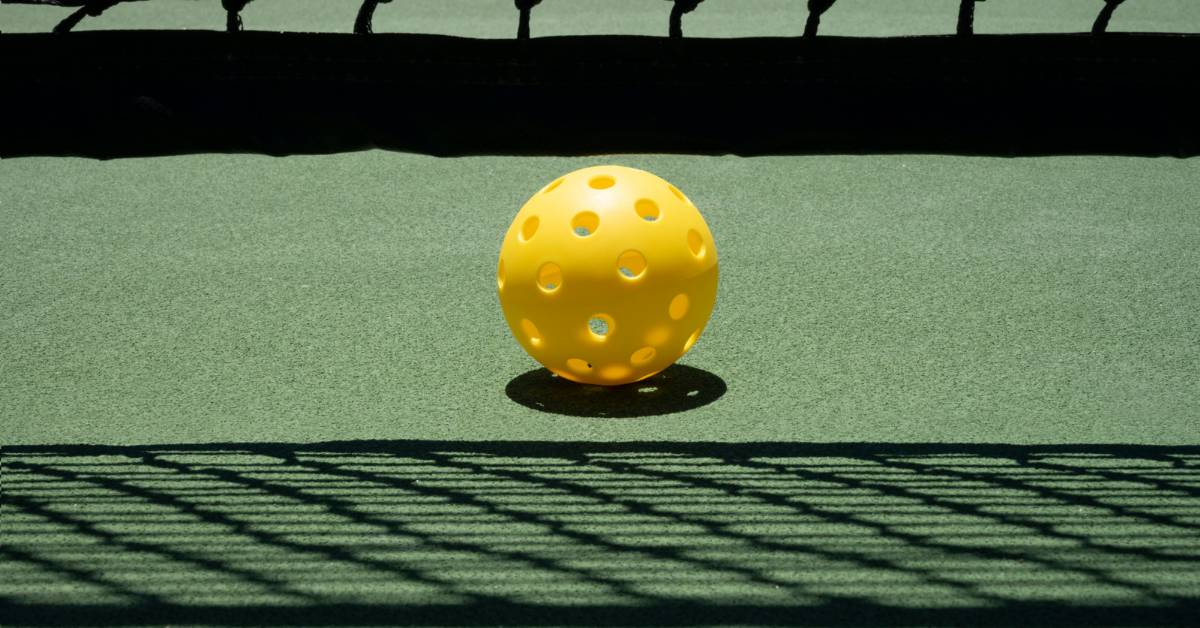 What Happens in Pickleball When Ball Bounces Back Over Net: Rules and Guidelines